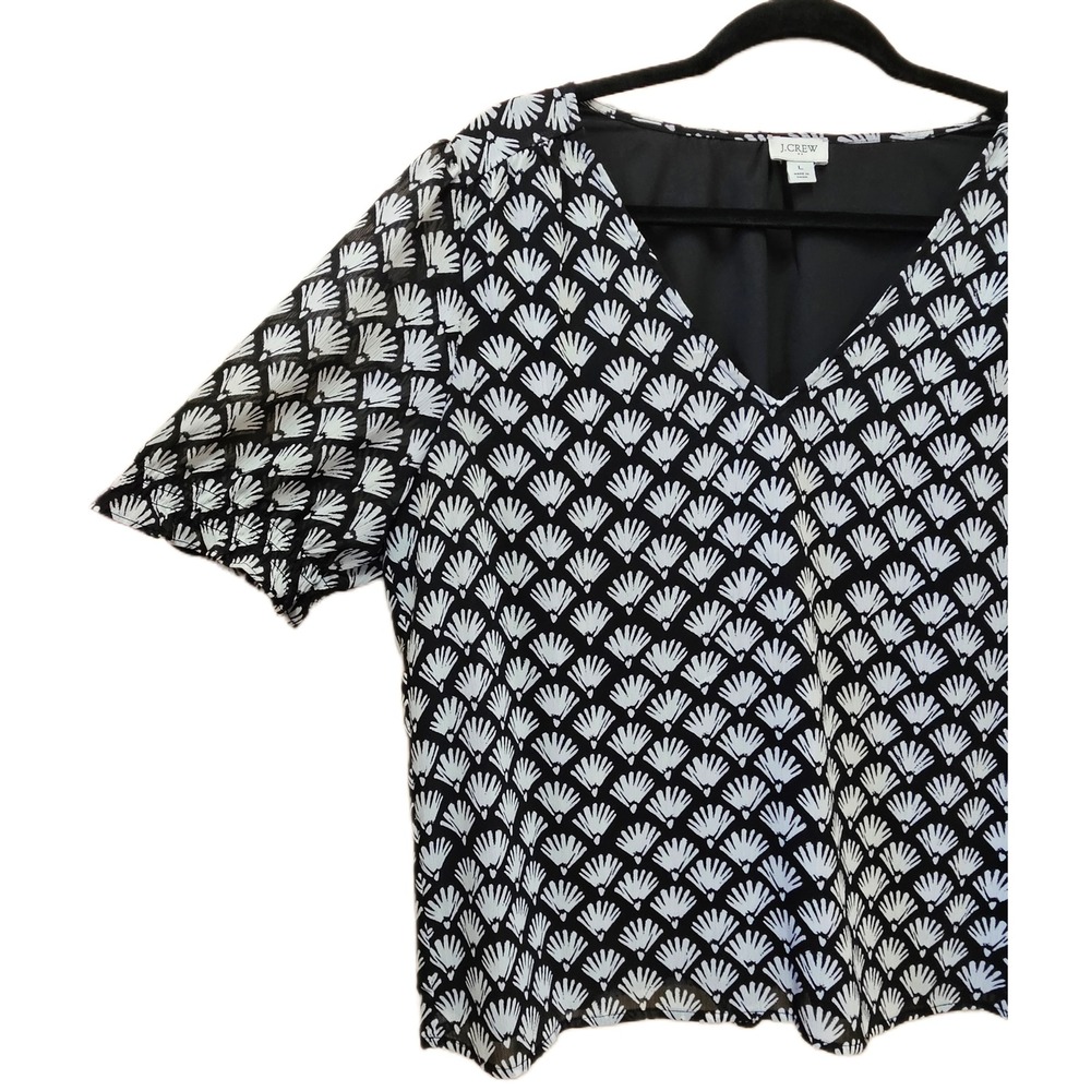 J. Crew Black & White Fan/Seashell Print V Neck Short Puff Sleeve Blouse Size L - Picture 3 of 7